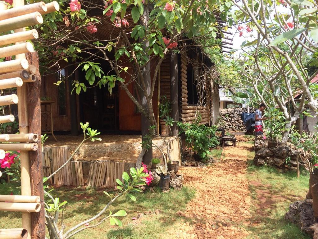 The Village House Puerto Princesa Екстериор снимка